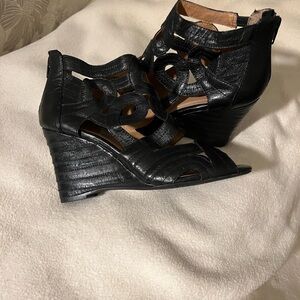 Mix Mooz Black Leather Wedge Sandals Size 9